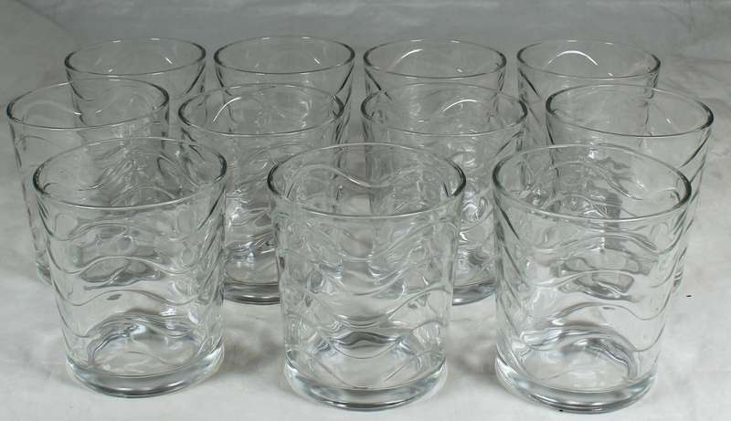 Set of 11 glasses with wave pattern