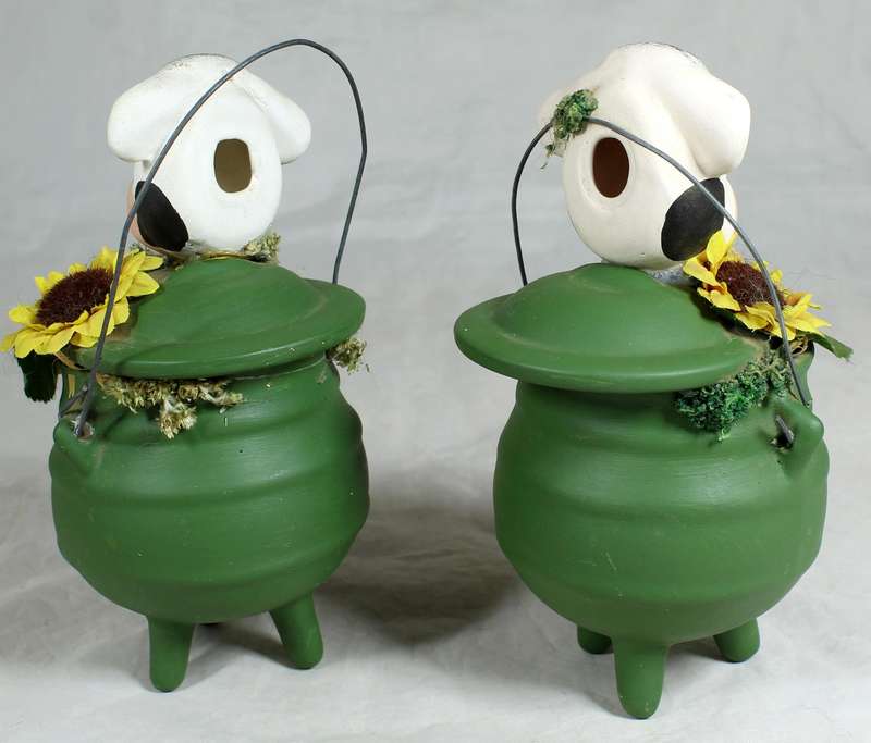 Pair of cow heads on tri-pot