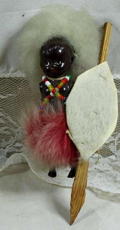 Small doll - Child with shield and spear - Articulated