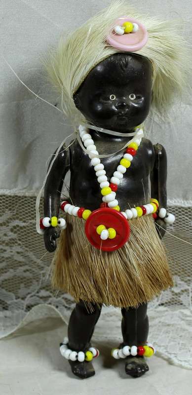 Little girl doll in traditional dress - Articulated