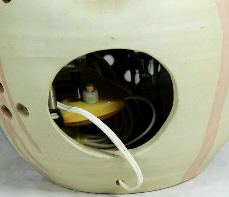 Large ceramic sculpted lamp