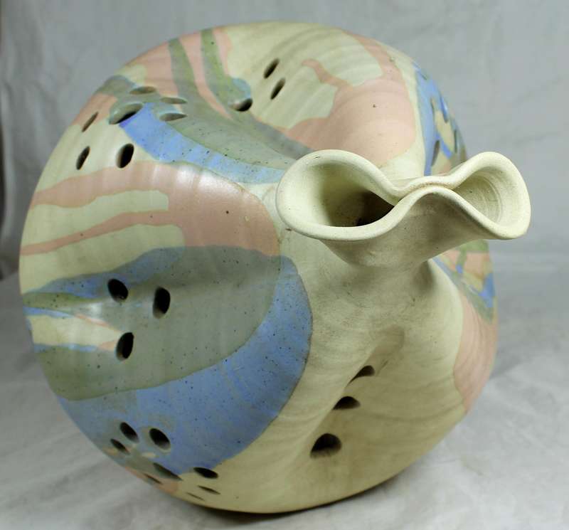 Large ceramic sculpted lamp