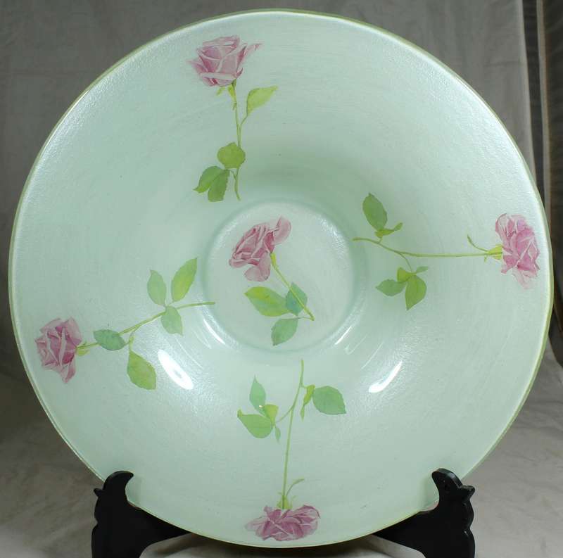 Glass center piece with roses motif