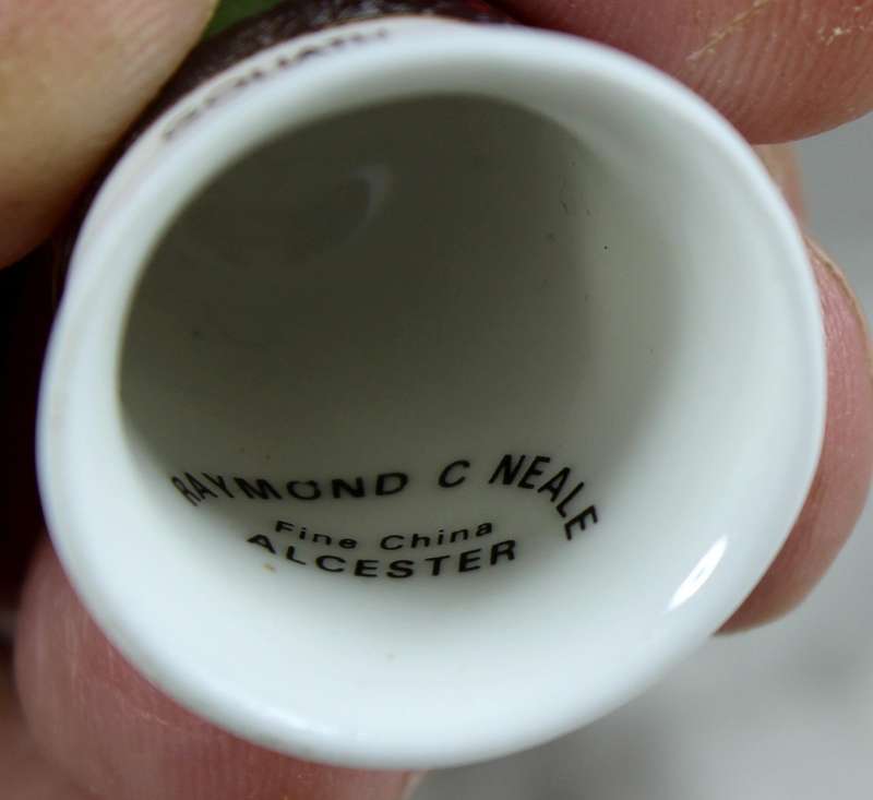 Bone China thimble - Goliath - Raymond & Neale