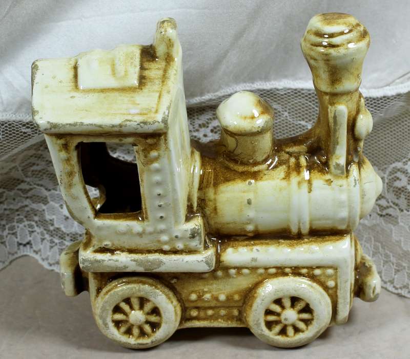 Capidomonte style steam train