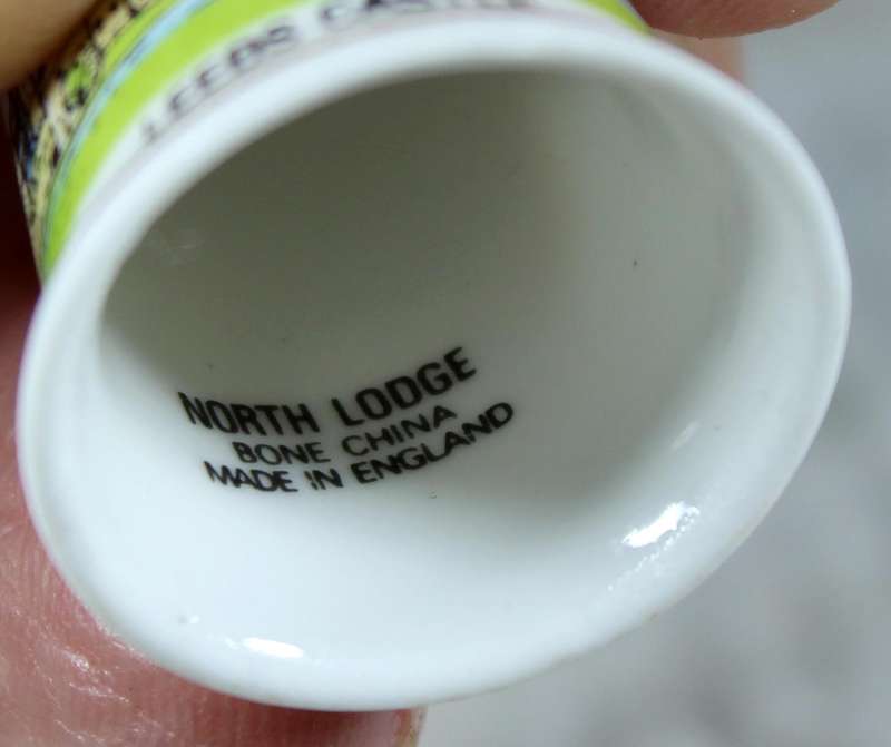 Bone China thimble - Leeds castle - North lodge