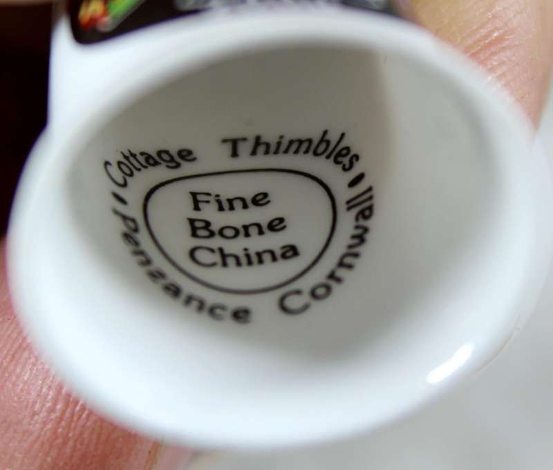 Bone China thimble - Millenium 2000 - cottage thimbles