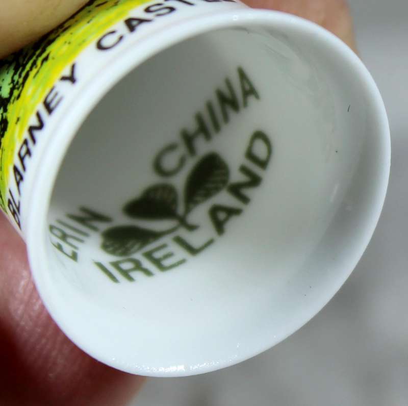 Bone China thimble - Blarney castle - Erin China Ireland