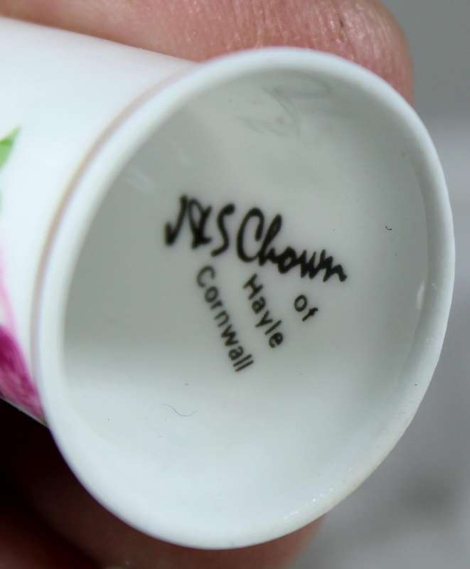 Bone China thimble - pink roses - J&S Crown