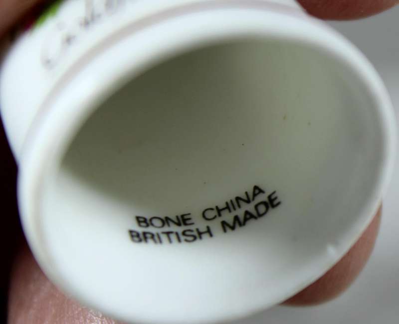 Bone China thimble - Goldfinch