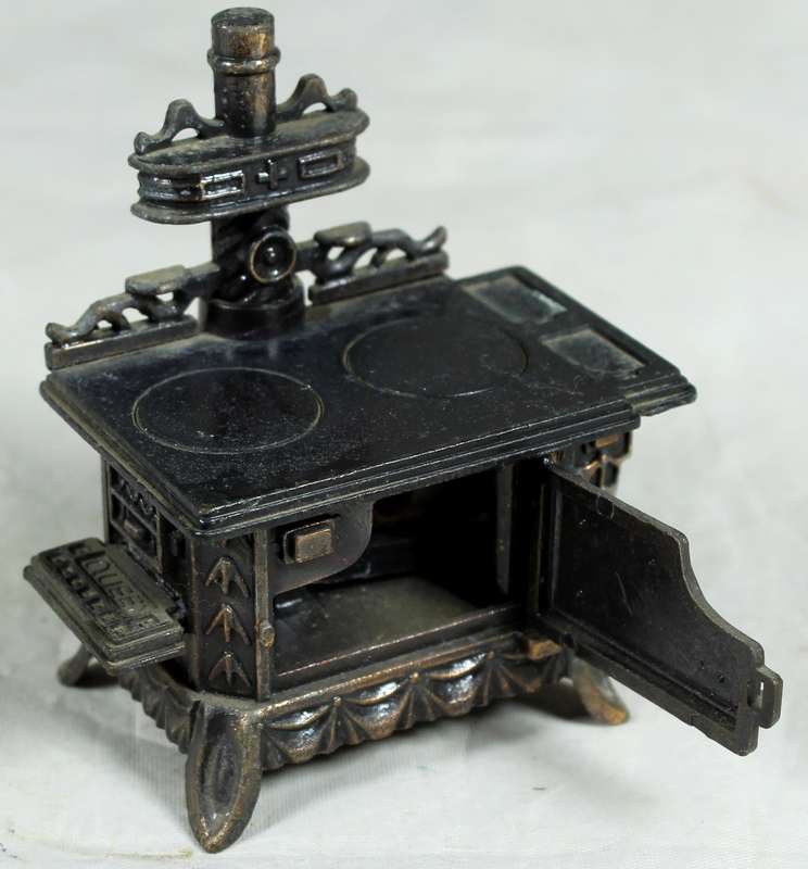Miniature brass pencil sharpener - Vintage coal stove
