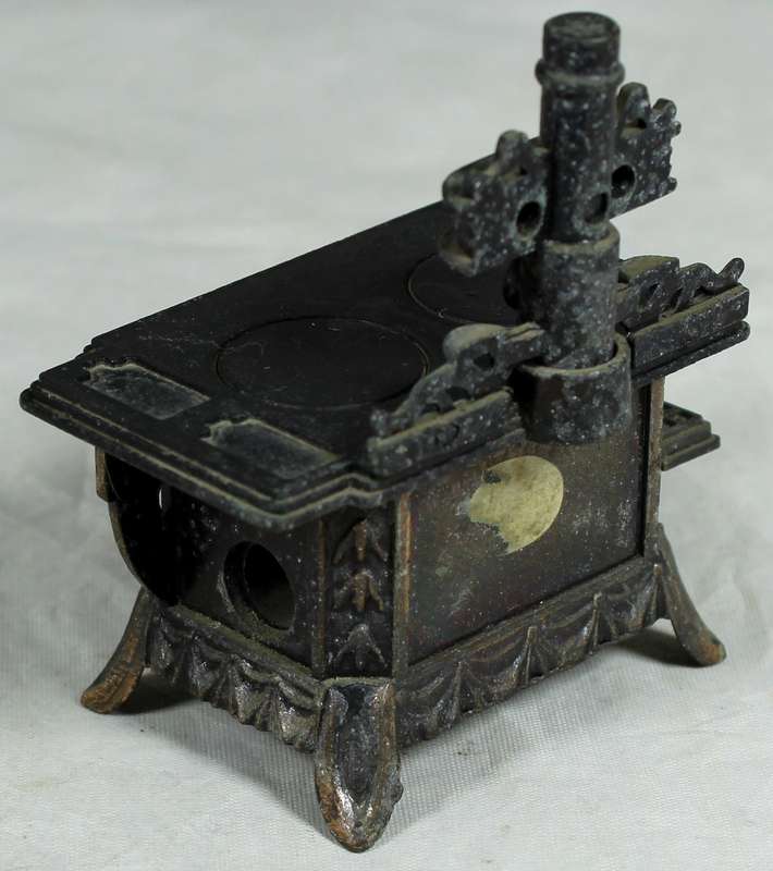 Miniature brass pencil sharpener - Vintage coal stove