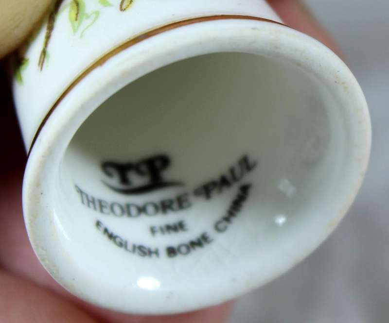 Bone China thimble - Bird on a branch - Theodore Paul