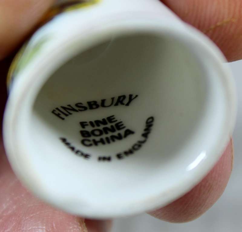 Bone China thimble - Yellow and black bird - Finsbury