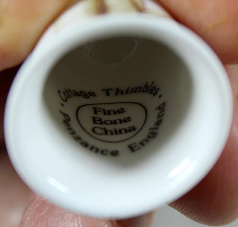 Bone China thimble - Watering can - Cottage Thimble