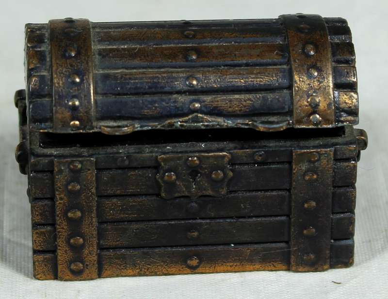 Miniature brass pencil sharpener - Treasure chest