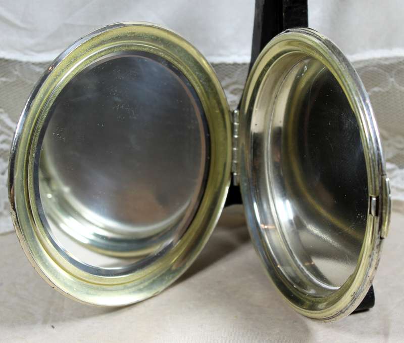 Compact mirror in pouch