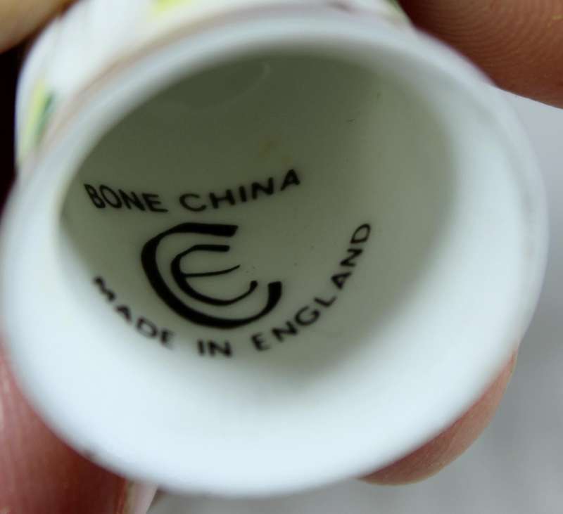 Bone China thimble - White flower - CE