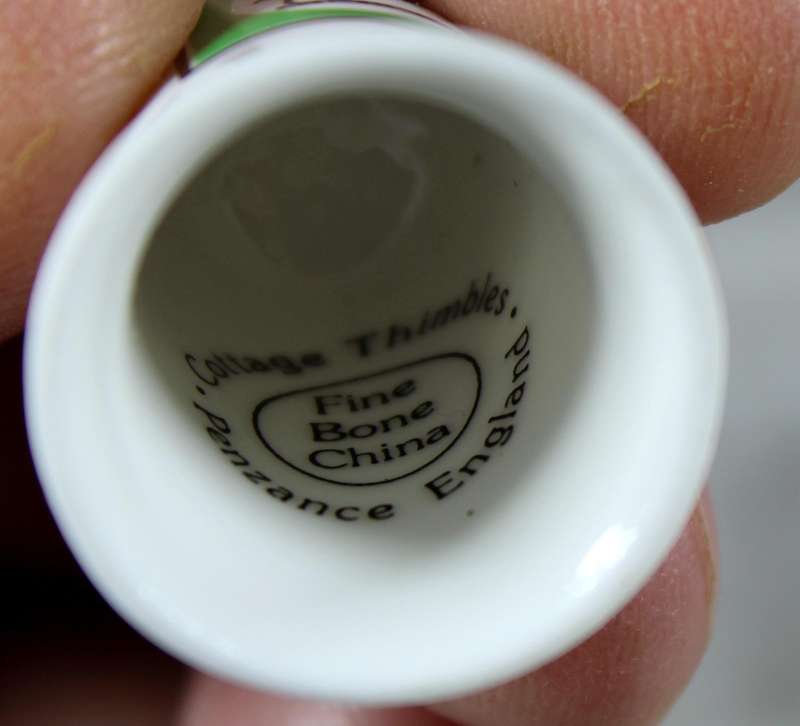 Advertising thimble - Lloyds - Cottage Thimbles