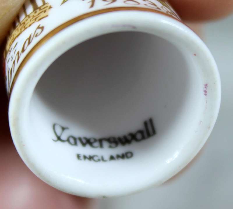 Bone China thimble - Christmas 1983 - Caverswall