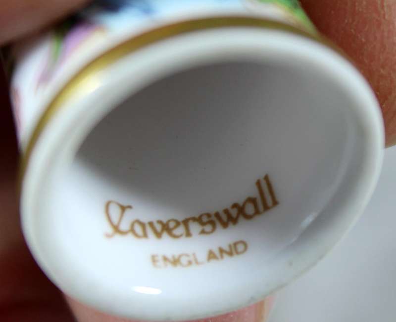 Bone China thimble - Sunday's Child - Caverswall