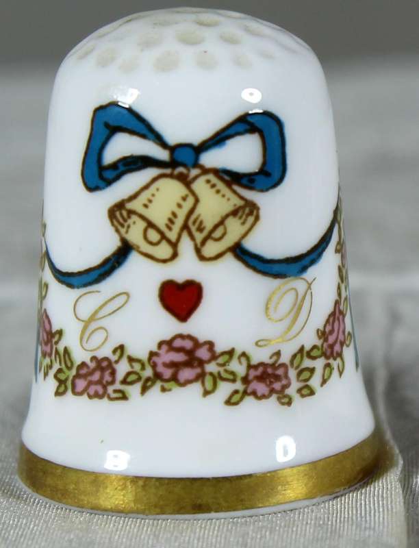Bone China thimble - Ich Dien - Caverswall
