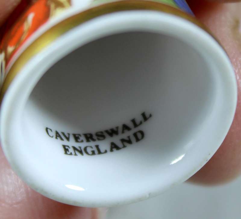 Bone China thimble - Christmas 1981 - Caverswall