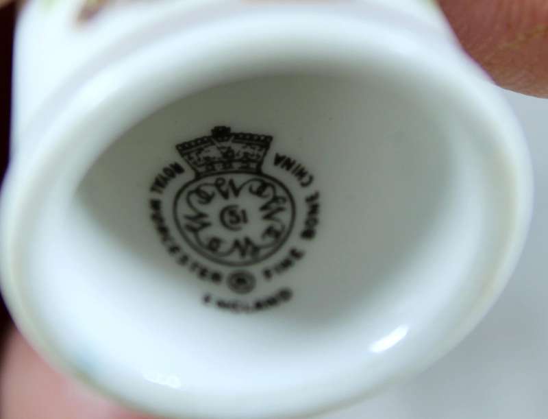 Bone China thimble - Butterflies - Royal Worchester