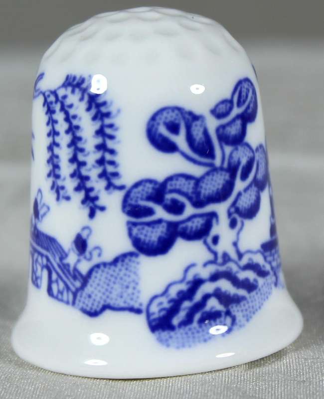 Bone China thimble - Blue Willow - Coalport