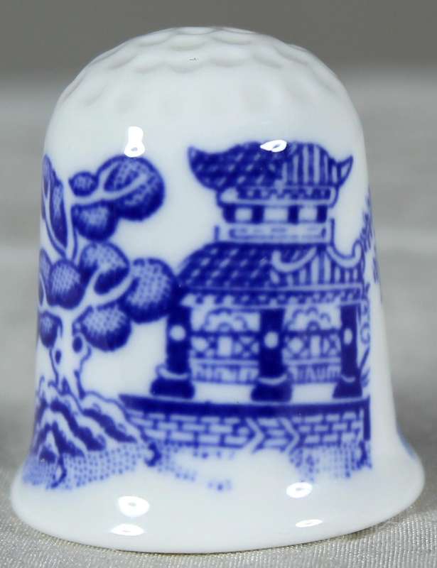 Bone China thimble - Blue Willow - Coalport