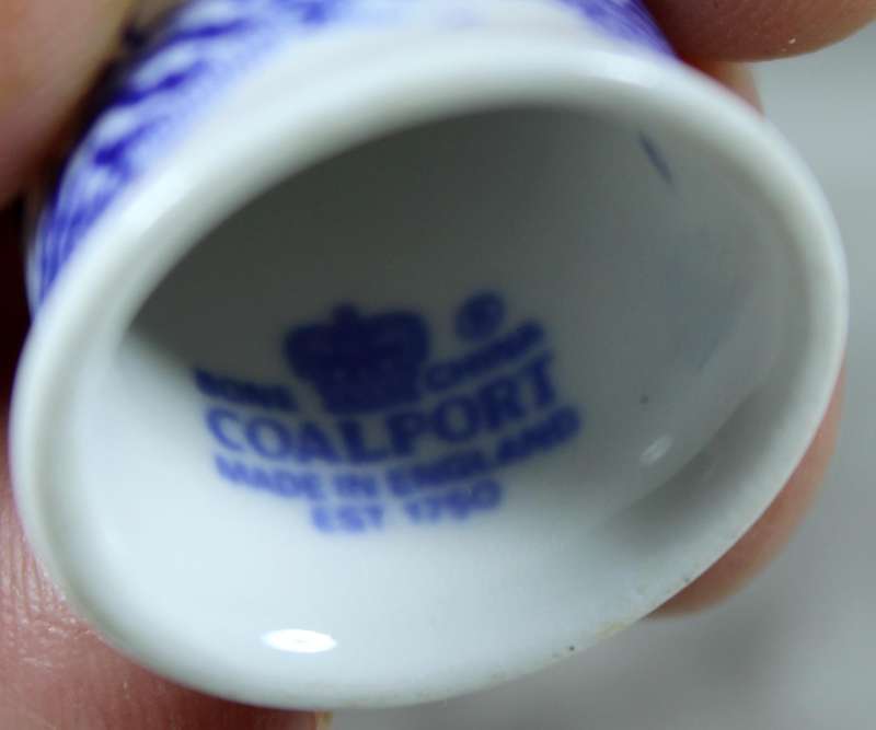 Bone China thimble - Blue Willow - Coalport