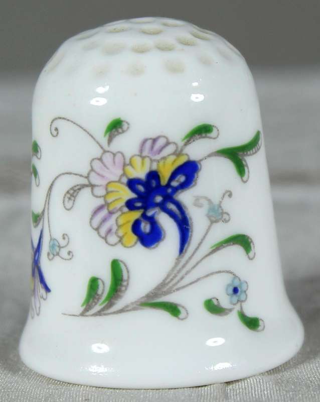 Bone China thimble - Pink flowers - Coalport