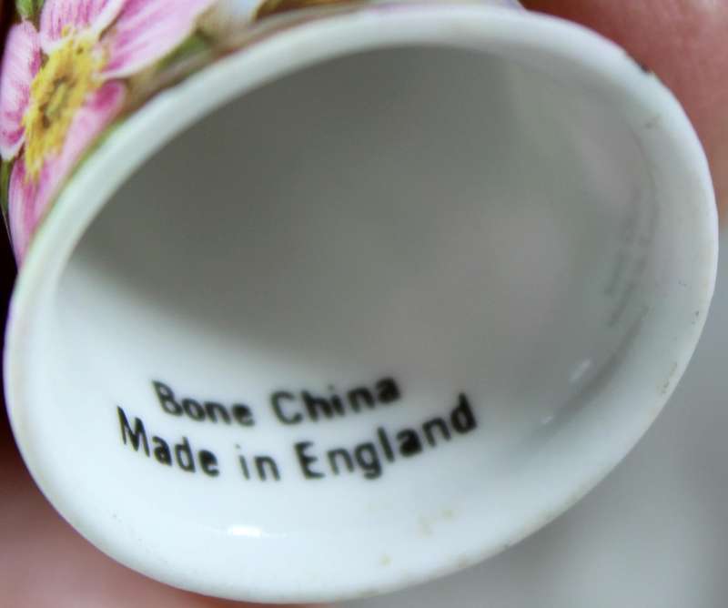 Bone China thimble - Hand painted pink flowers - Alberta