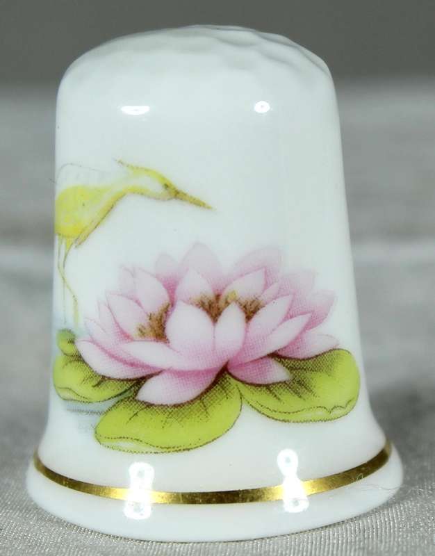 Bone China thimble - Pink water flower - Ken Parry