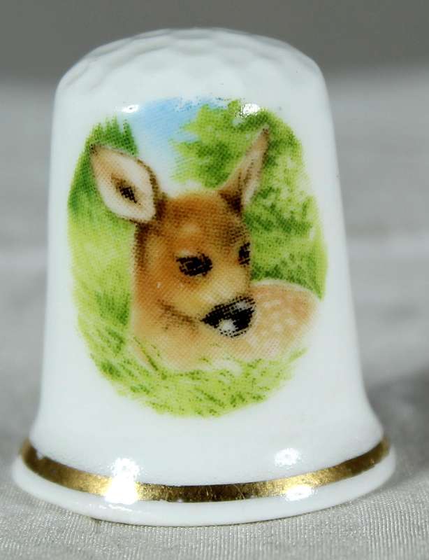 Bone China thimble - Deer in the grass - B&W Cermamics