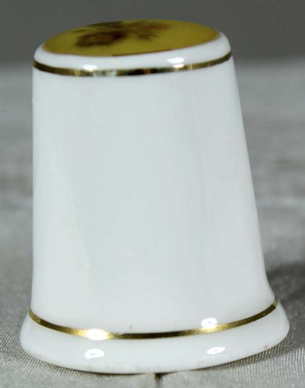 Bone China thimble - Dried flowers in top
