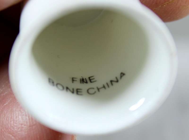 Bone China thimble - Dried flowers in top