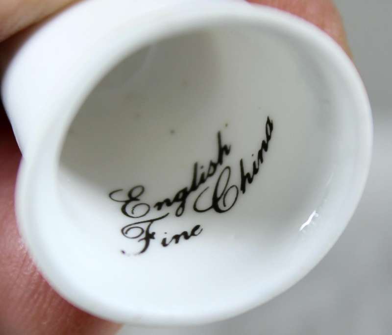 Bone China thimble - Pink flowers