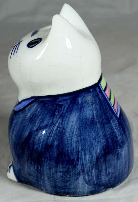 Porcelain smart cat