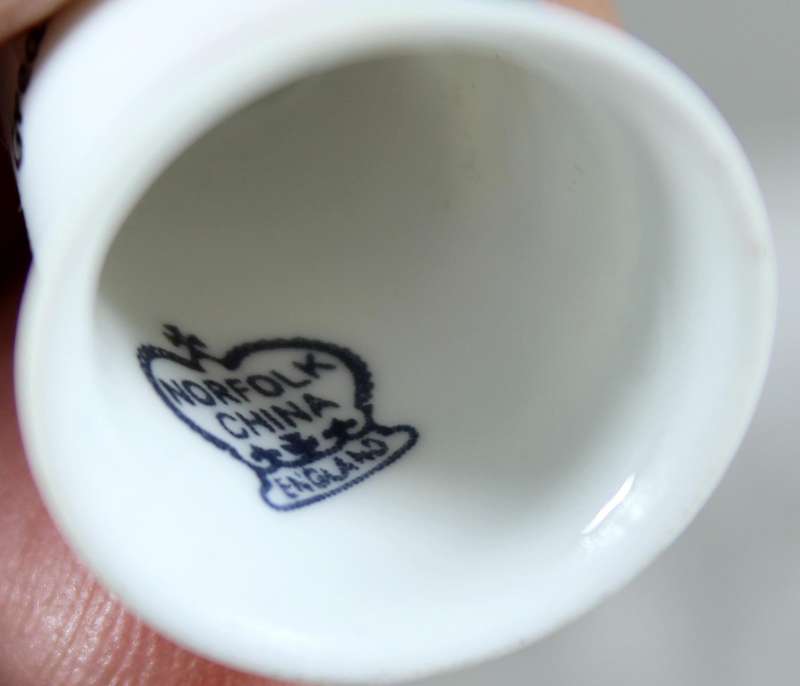 Bone China thimble - Great Yarmouth - Norfolk