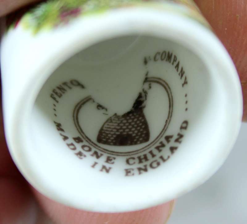 Bone China thimble - Country house - Fenton
