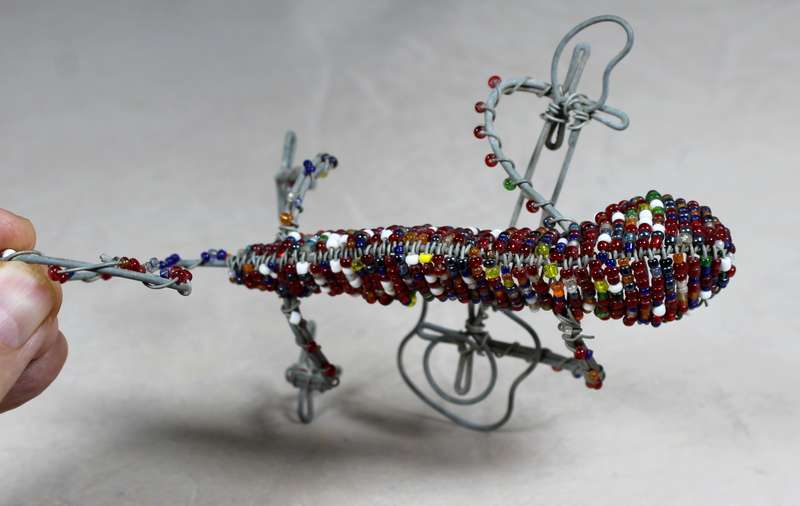 Beaded metal gecko