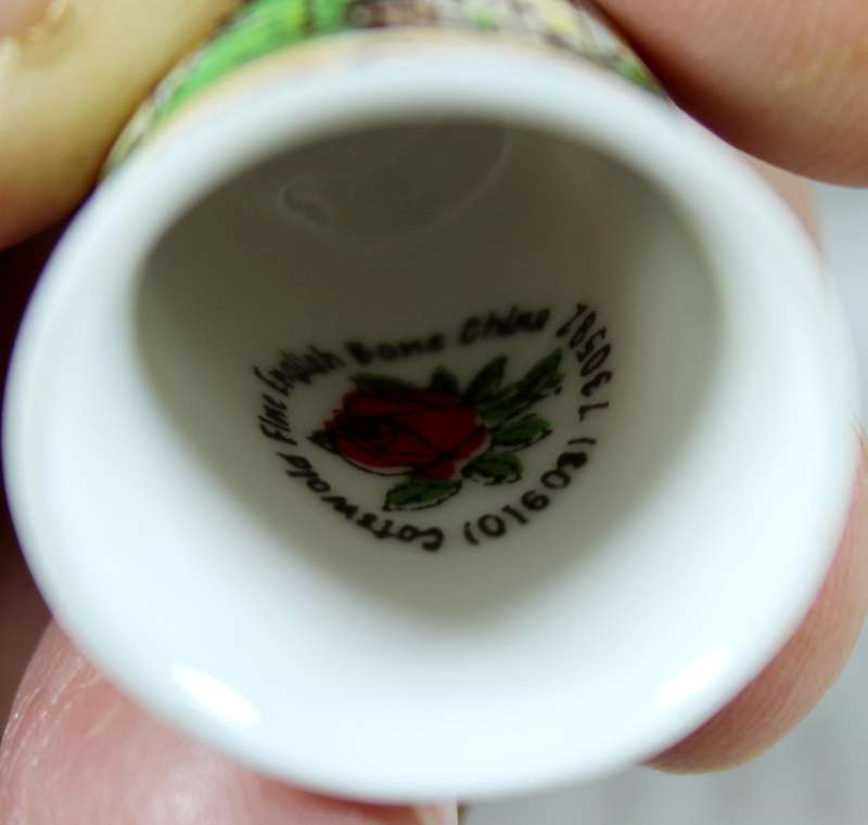 Bone China thimble - Hever Castle - Cotswald