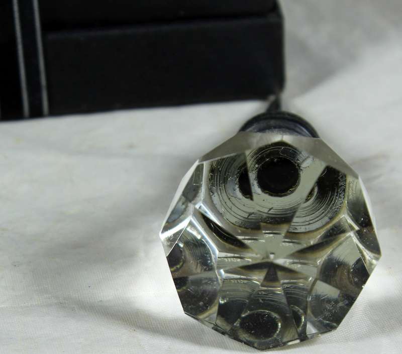 Crystal bottle stopper