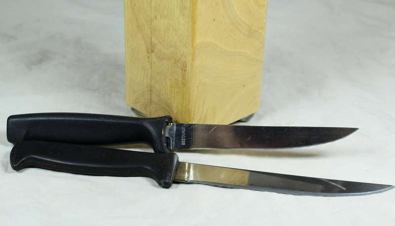 Set of six knifes in wooden block