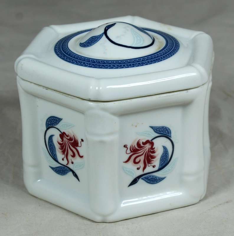 Elizabeth Arden - Royal Pavilion - lidded trinket holder