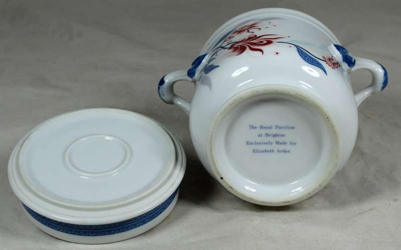 Elizabeth Arden - Royal Pavilion - powder holder