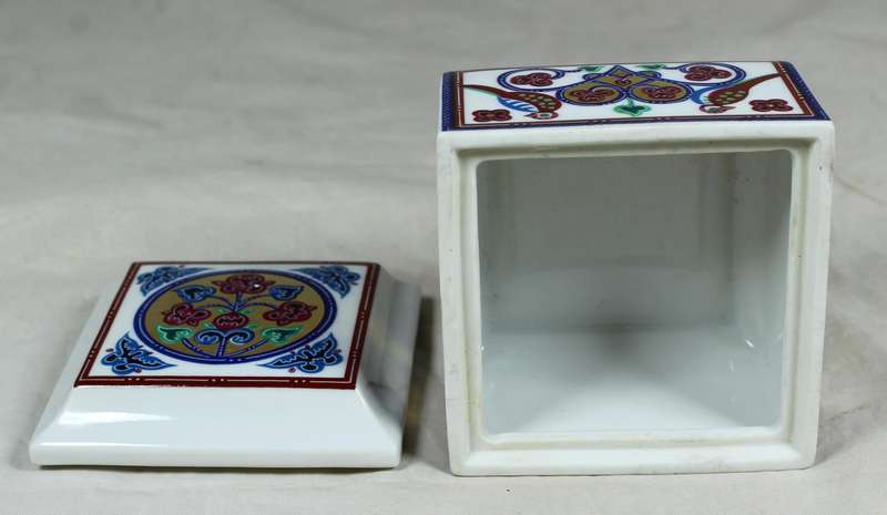 Elizabeth Arden - Byzantium - lidded square container