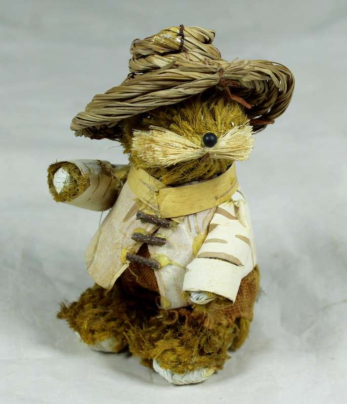 Delicate straw mouse