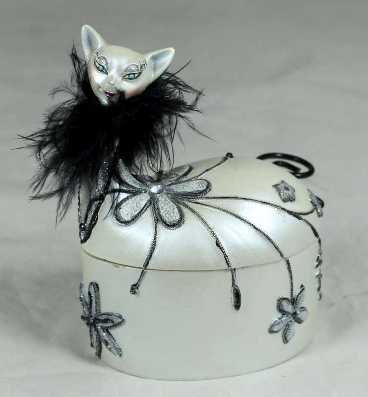 Cat trinket holder